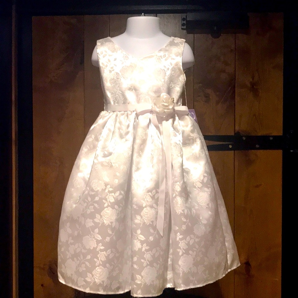 NWT Elle White Floral Satin Dress with Rosette 2